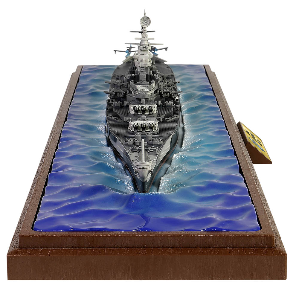 Iowa Class Battleship, USS Missouri (BB-63), Waterline display version Meausre 32/22D camouflage pattern